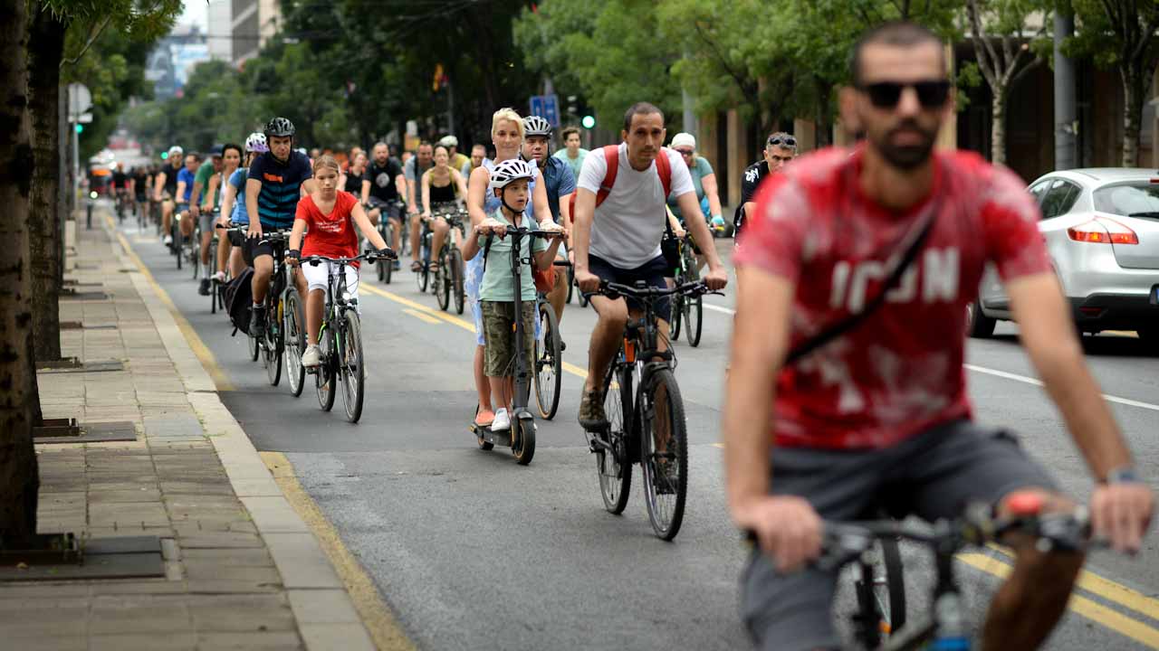 Biciklisti i trotinetaši traže imene Zakona o bezbednosti saobraćaja